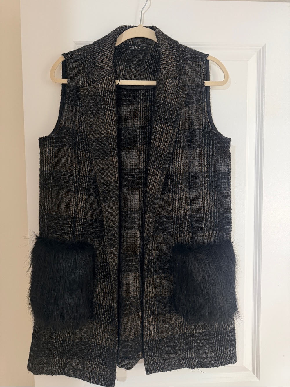 Zara Black and Gray Plaid Sleeveless Vest with Faux Fur Pockets